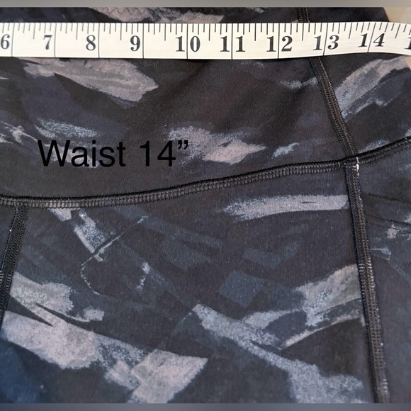 Victoria’s Secret Flow On Point Leggings Black Camouflage Large VS-Short ECU - Picture 13 of 15
